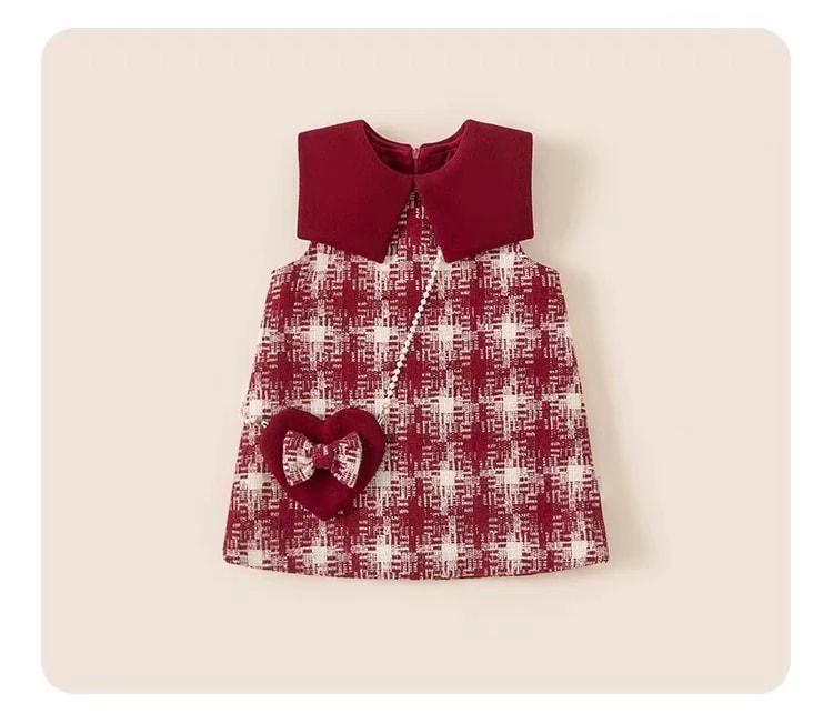 Delphine Dress dibentangkan tampak depan, dengan kerah besar dan tas mini hati bertali mutiara.