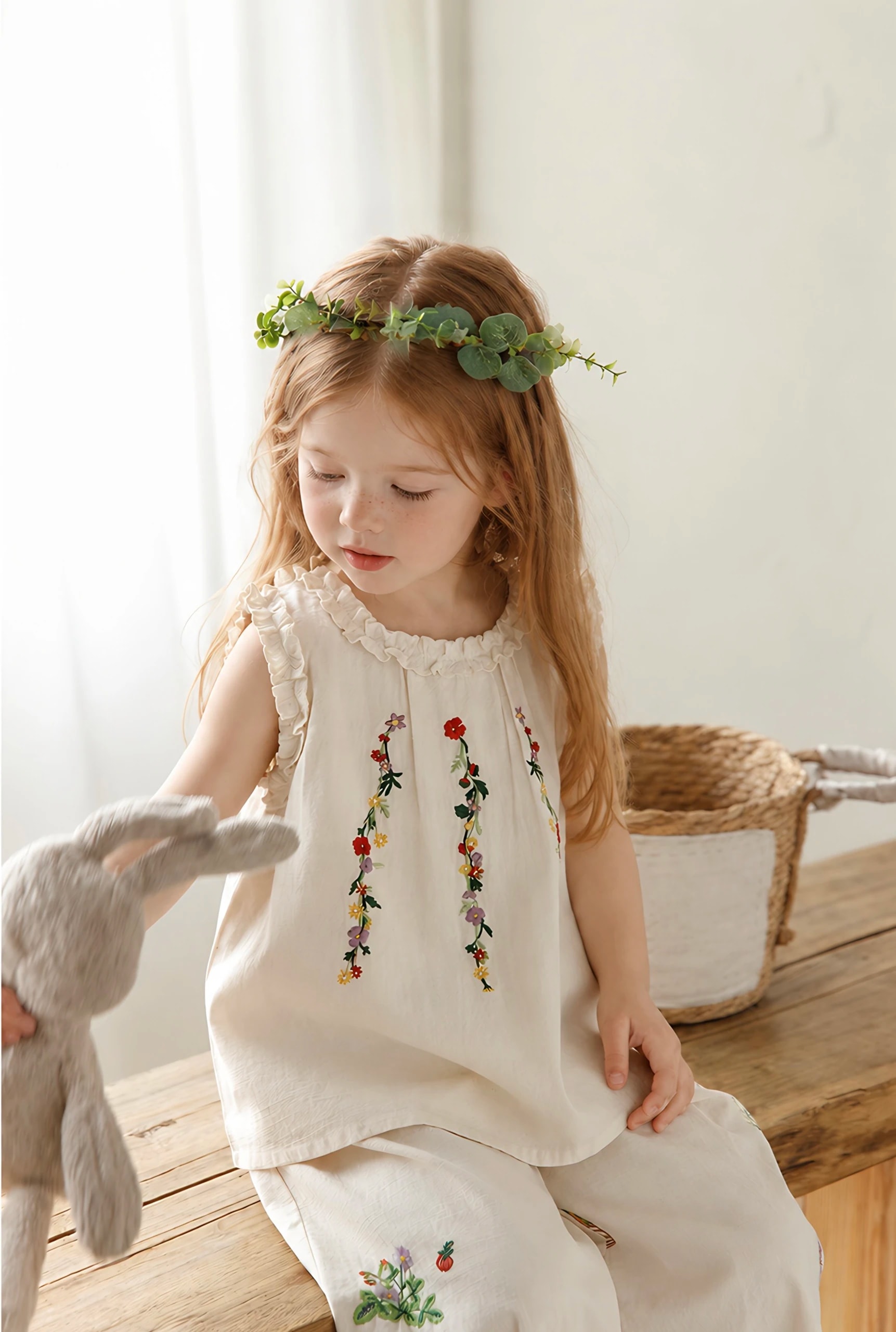 Florielle Set gading dengan bordir bunga dan tepi bergelombang merah, baju Natal anak.